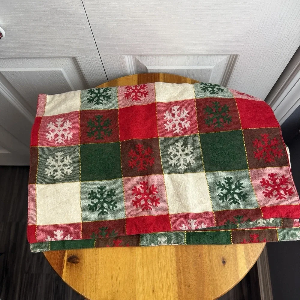 Red White Green Snowflake Plaid Set Of 4 Christmas Placemats Festive Dining